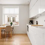 Appartement Dinbnb L 200m To Torgallmenningen L High-end L Steps From Center Bergen